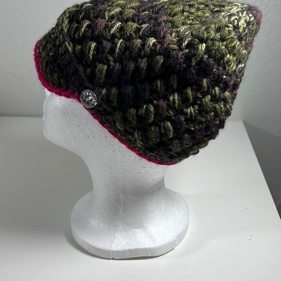 Hand Crocheted Small Billed Beanie Cap. Camo & Pink. OSFM - Picture 2 of 6
